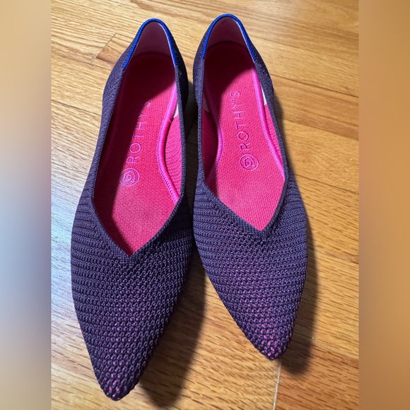 Rothy's Shoes - 🎉HP🎉EUC-Rothy's- Women- The Point in retired berry lattice color. Size 7